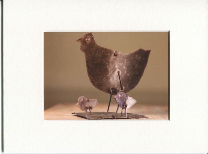 [:fr]Reproduction - Poule et poussins - sculpture métal - 1979[:]